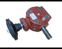  &Uuml;bersetzungs-Umkehrgetriebe; Drehrichtung: links 
 Technische Daten: i=Z1:2, 78ZG Z RN30 - X 0 - Y 00, Gew. Ausgangsw. M 14, Drehrichtung links /18, 
 incl. Flansch (70.702) 
 Farbe: Rot grundiert 
 Passend f&uuml;r unsere Modelle:&nbsp; WISA ZG, W-MAX ZG 
 &nbsp; 
 &nbsp; 